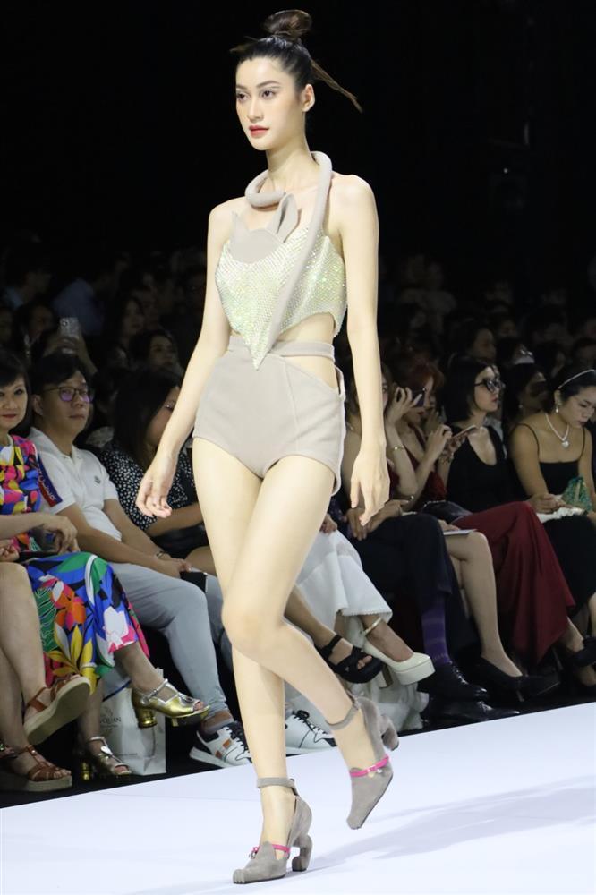 Màn xử lý tinh tế của siêu mẫu Thanh Hằng với đàn em khiến ai cũng nể-12