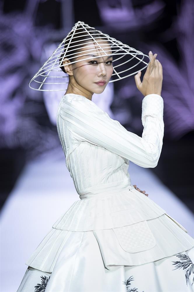 Màn xử lý tinh tế của siêu mẫu Thanh Hằng với đàn em khiến ai cũng nể-15