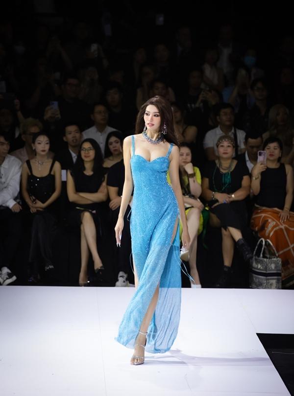 Á hậu Chế Nguyễn Quỳnh Châu nóng bỏng khi tái xuất sàn diễn-4