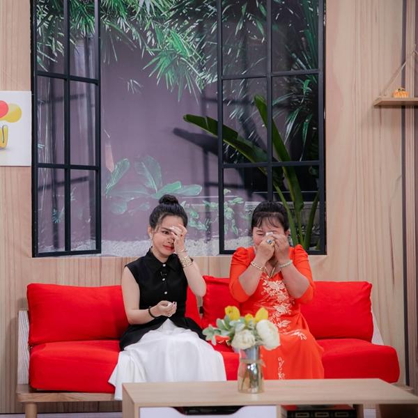 Con dâu lỡ ăn cơm trước kẻng, mẹ chồng đem 5 cây vàng, 600 triệu qua đón rước-4