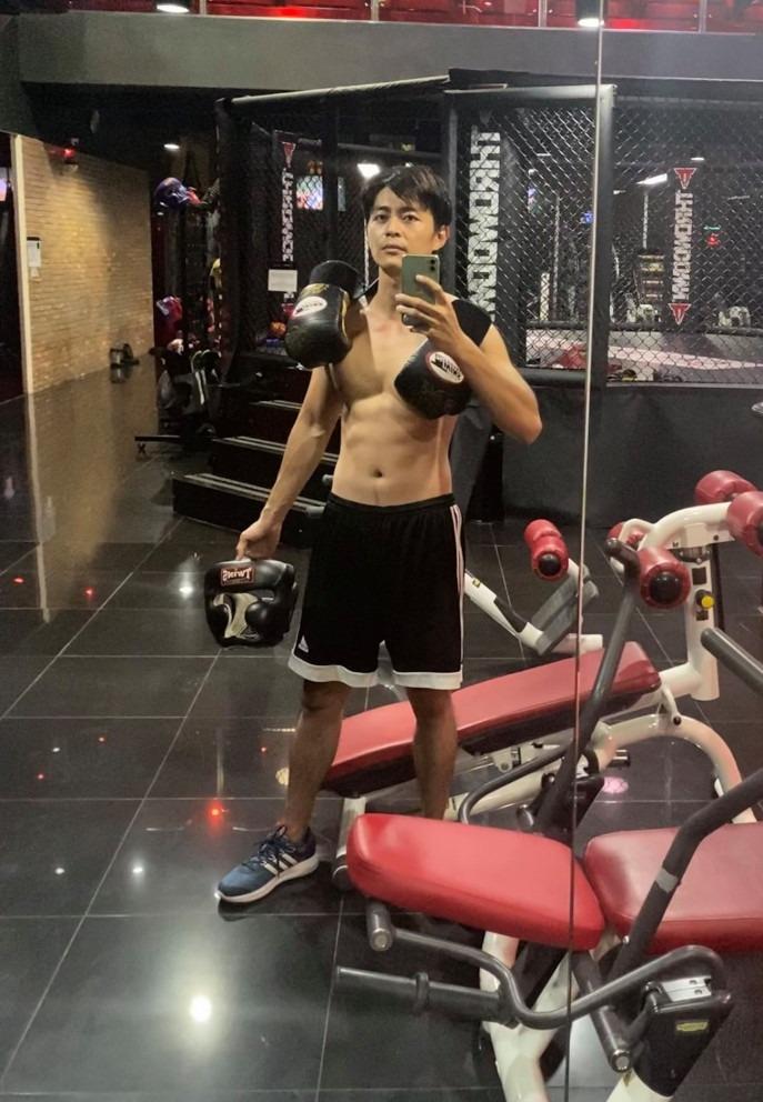 Diễn viên Quốc Huy U40 vẫn phong độ, tiết lộ hôn nhân bên bà xã kín tiếng-4