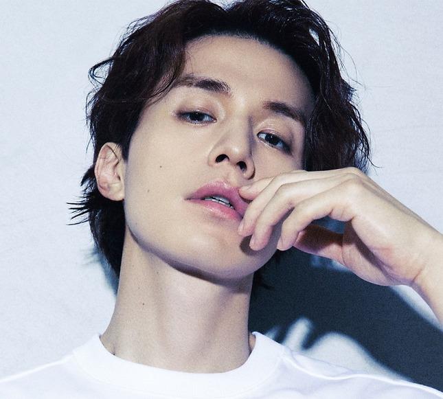 Tiết lộ việc từng giảm 16 kg để trở lại showbiz của Lee Dong Wook khiến netizen xôn xao-1