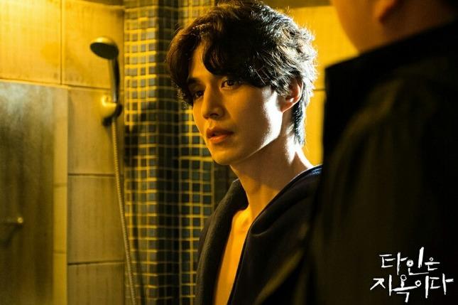 Tiết lộ việc từng giảm 16 kg để trở lại showbiz của Lee Dong Wook khiến netizen xôn xao-4