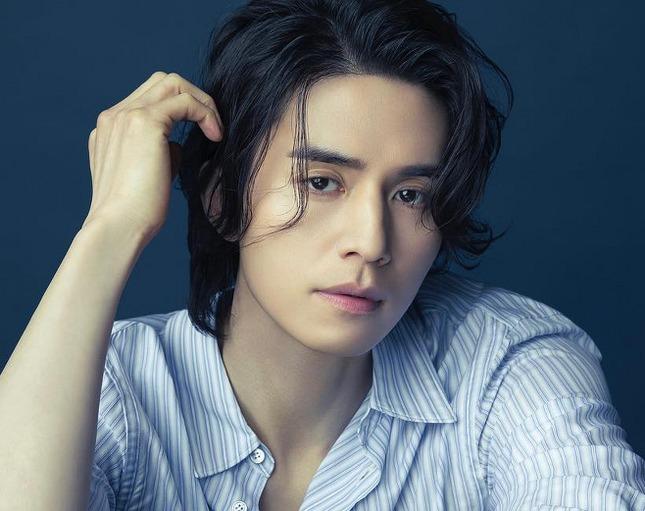 Tiết lộ việc từng giảm 16 kg để trở lại showbiz của Lee Dong Wook khiến netizen xôn xao-5