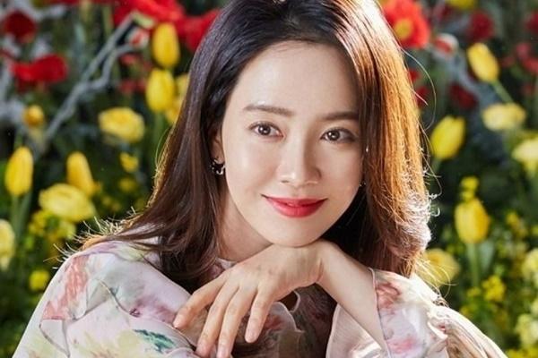 Hành động táo bạo bất ngờ của Song Ji Hyo với một khách mời nam ở Running Man-5