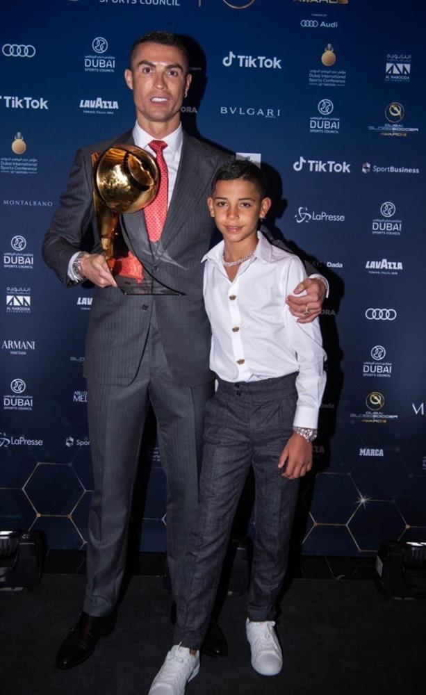 Con trai Ronaldo, Nicki Minaj từ nhỏ đã đeo đồng hồ đính kim cương tiền tỷ-4