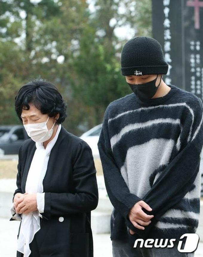 Vừa tố bà ngoại bòn tài sản, con gái Choi Jin Sil bất ngờ thay đổi thái độ-4