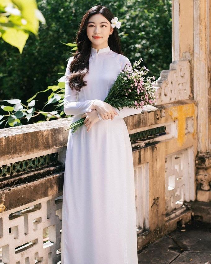 Lọ Lem - con gái Quyền Linh: Nhan sắc rực rỡ tuổi 17, khiến cha mẹ tự hào-12