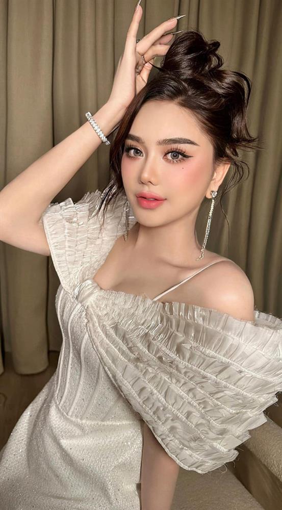 Lâm Khánh Chi hở bạo, khoe eo thon nhờ mẹo siết cân ngoạn mục-7