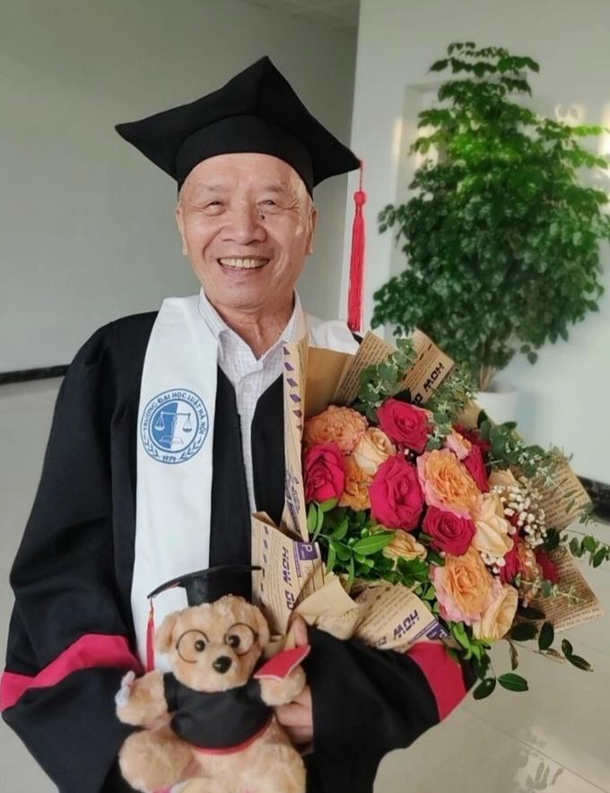 Cụ ông 78 tuổi tốt nghiệp cử nhân Luật: Tôi học thay cho 3 đứa con đã mất-1