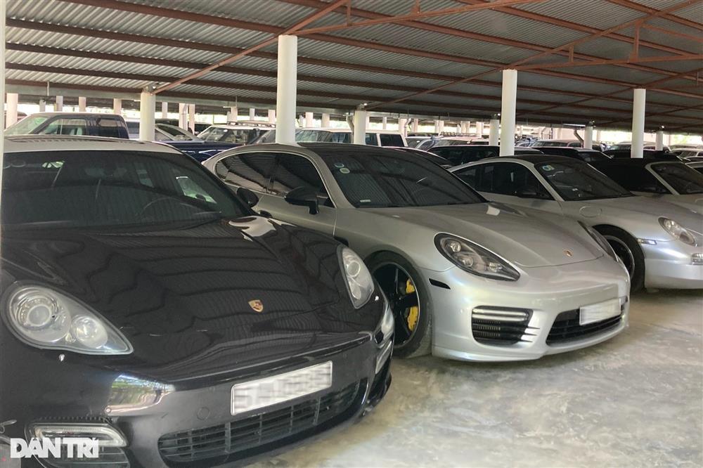 Ngắm kho xe của Đặng Lê Nguyên Vũ: Trăm tỷ xếp lán, phải thuê người chăm-12