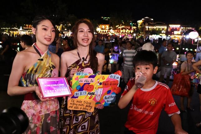 16 thí sinh Hoa hậu Hong Kong bán quần áo trên phố Hội An-6