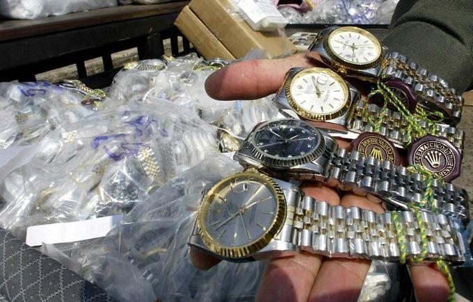 Thật giả lẫn lộn: Đồng hồ Rolex nhái dùng tiểu xảo này để lừa người mua-2