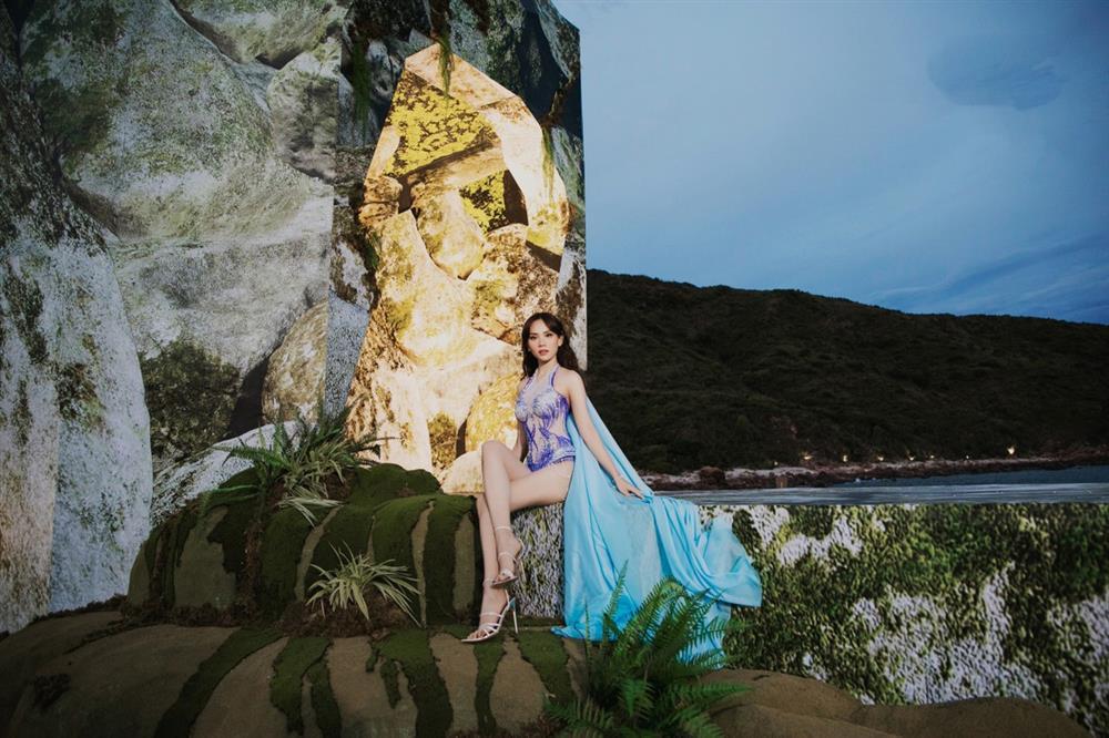 Bảo Ngọc, Phương Nhi diễn áo tắm cùng top 40 Hoa hậu Thế giới Việt Nam-1