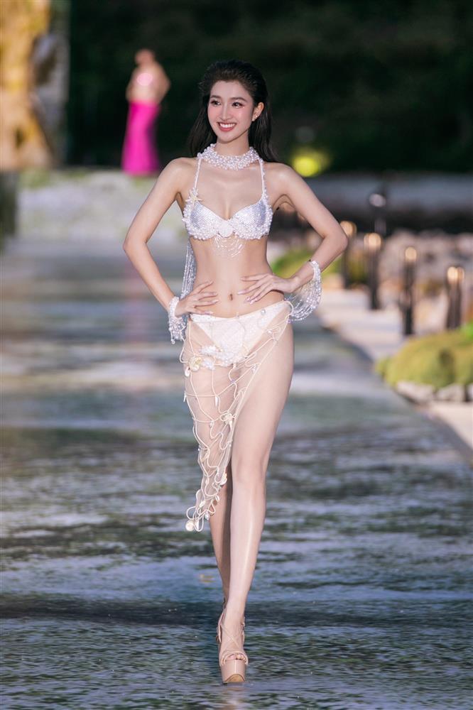 Bảo Ngọc, Phương Nhi diễn áo tắm cùng top 40 Hoa hậu Thế giới Việt Nam-3