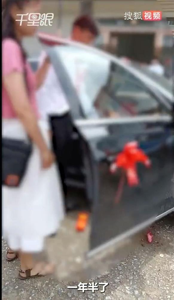 Đại náo đám cưới của chồng cũ để đòi tiền trợ cấp nuôi con-1