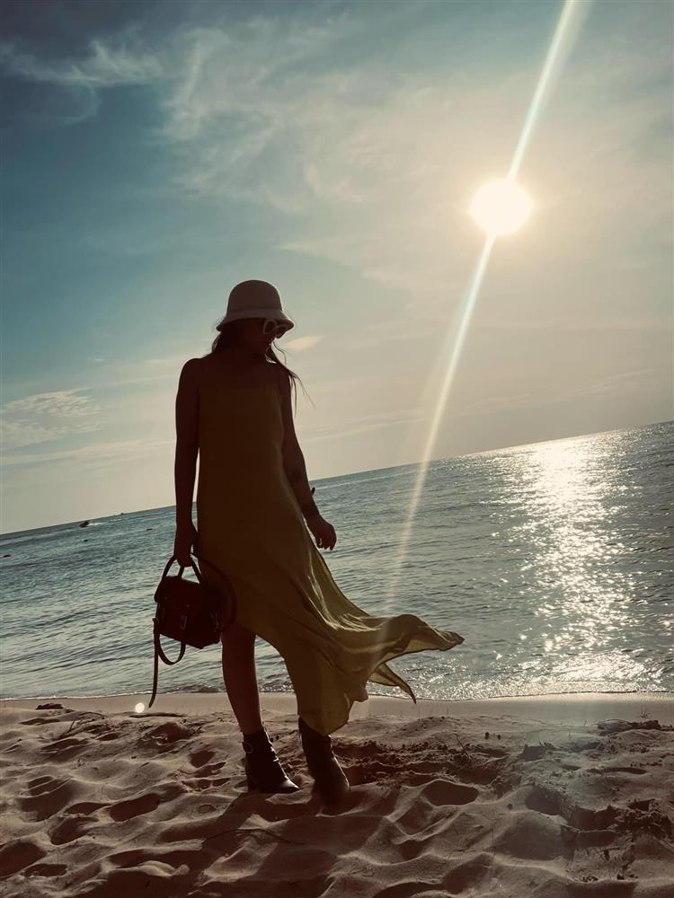 Thời trang đi biển của vợ cũ Shark Bình khác hoàn toàn với Phương Oanh-3