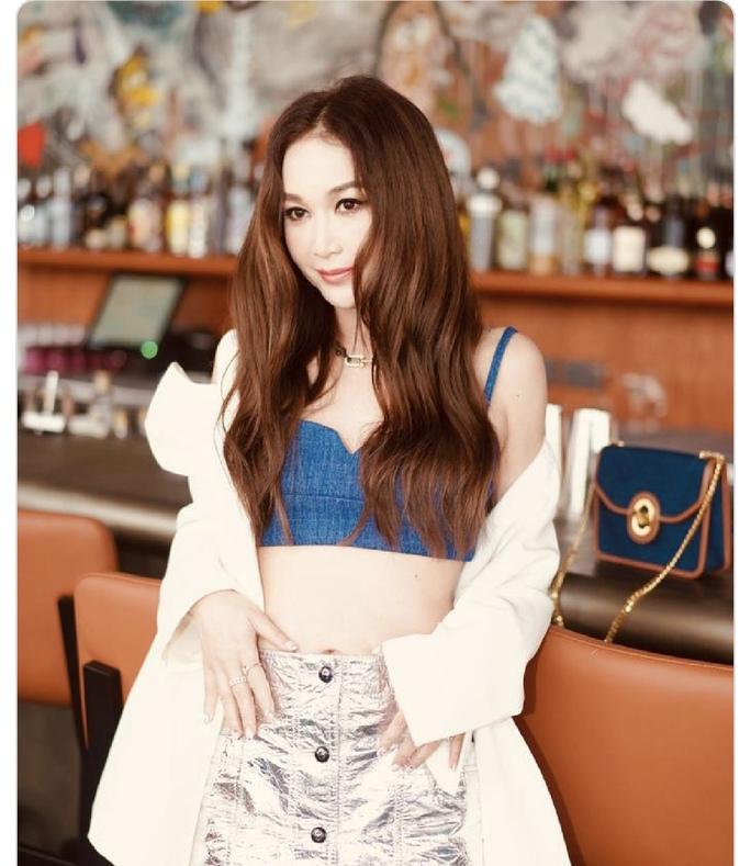 Bí quyết giữ sắc vóc của sao U50-U60 khiến khán giả phát hoảng-6