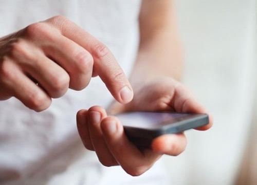 Nhờ chồng trông con để đi khám sức khỏe nhưng định vị điện thoại lại ở nhà nghỉ-1