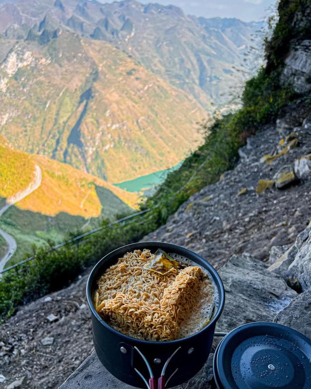 Chùm ảnh: Những bát mì view triệu đô chất như nước cất ở Việt Nam-1