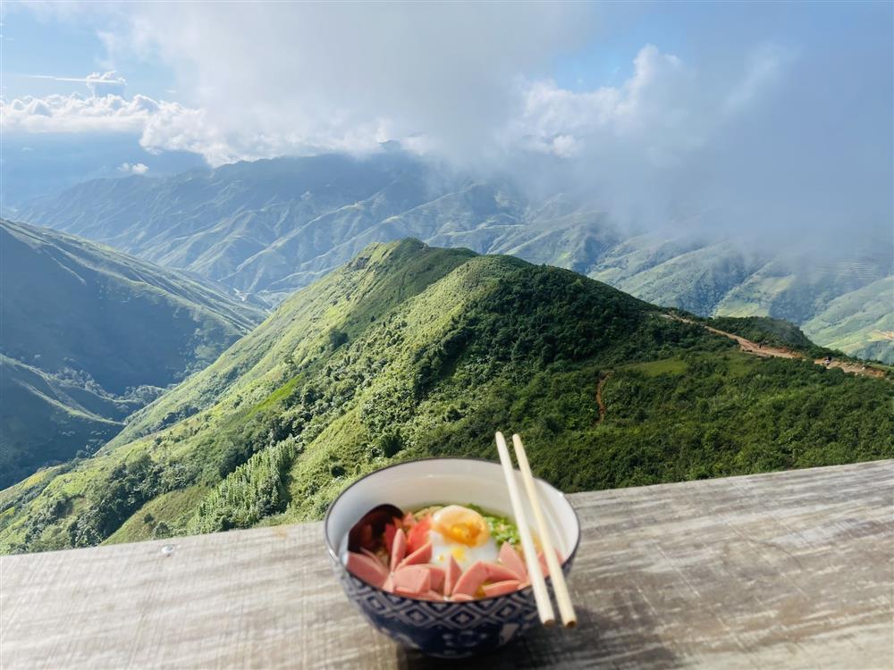 Chùm ảnh: Những bát mì view triệu đô chất như nước cất ở Việt Nam-12