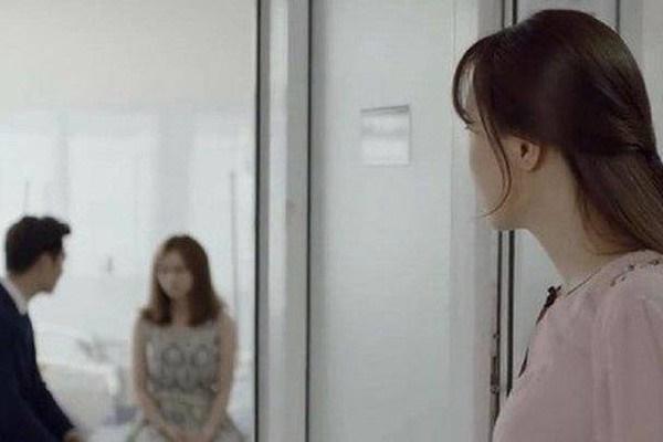 Gọi hai bên gia đình sang bắt gian vợ ngoại tình, hùng hổ mở cửa ra, tôi và bố ‘đứng tim, không thể nói nên lời khi nhìn thấy cảnh tượng này-2