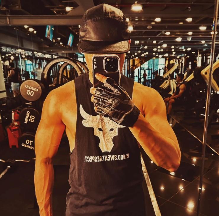 Body cơ bắp cuồn cuộn của phi công kém chục tuổi khiến các phú bà Vbiz say như điếu đổ-6