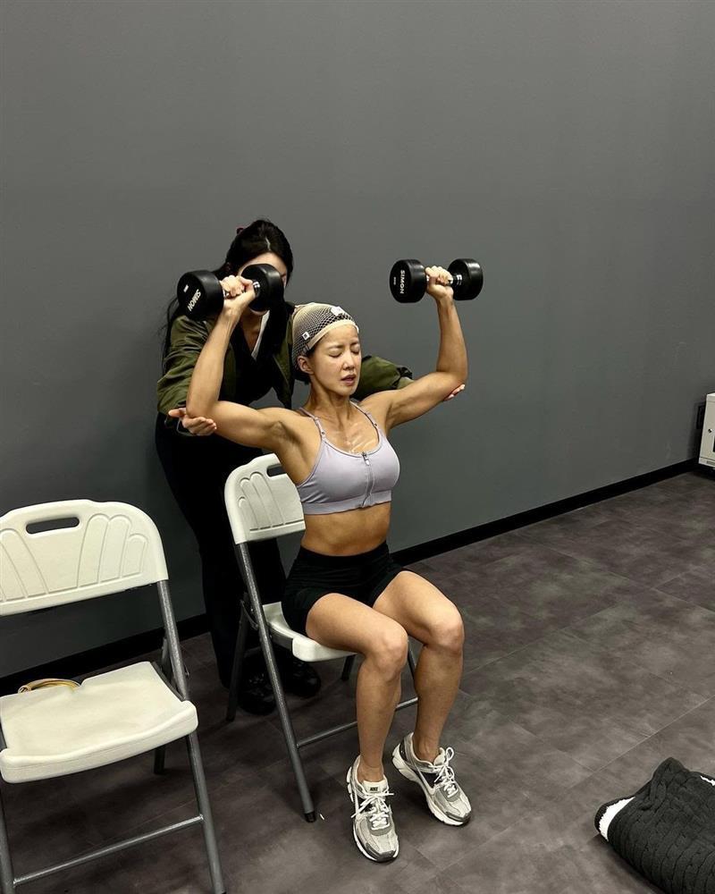 Nữ diễn viên Vườn Sao Băng gây choáng với thân hình cơ bắp-2