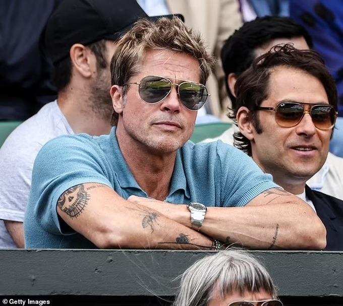 Brad Pitt gây xao xuyến vì ngồi ăn thôi mà cũng... đẹp trai đến thế-1