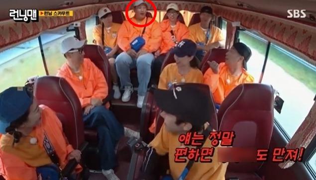 Hành động táo bạo bất ngờ của Song Ji Hyo với một khách mời nam ở Running Man-2