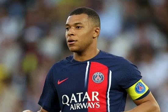 Động thái vô cùng bất ngờ của Kylian Mbappe giữa xung đột với PSG