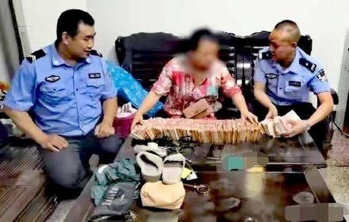 Người đàn ông Trung Quốc vét tiền tiết kiệm phát hết cho người lạ vì buồn-2