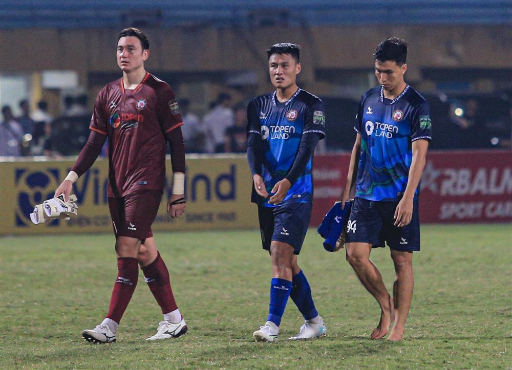 Kỳ Hân nổi bật trên khán đài khi đến cổ vũ Mạc Hồng Quân-4