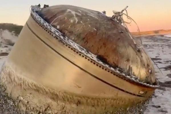 Phát hiện vật thể bí ẩn trôi dạt vào bờ biển Australia-1