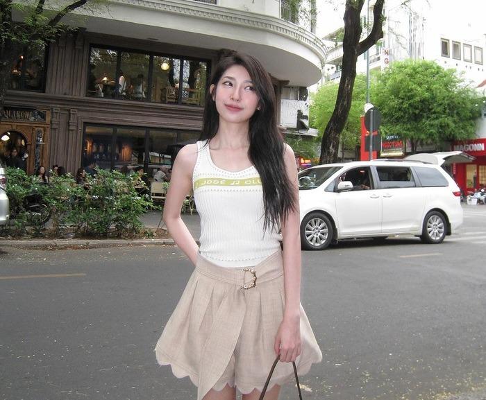 Mỹ nhân Việt diện áo hai dây trẻ trung, tinh tế-9