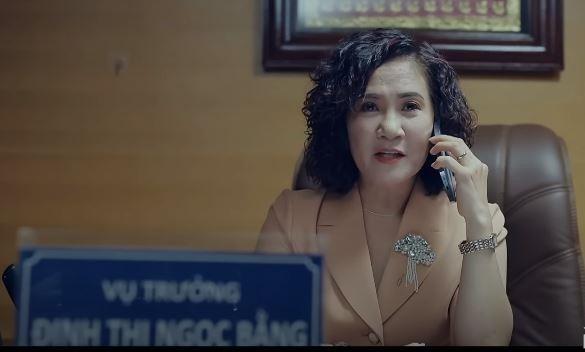 Phân cảnh biếu rượu chống dịch của phim Đấu trí gây sốt trở lại-1