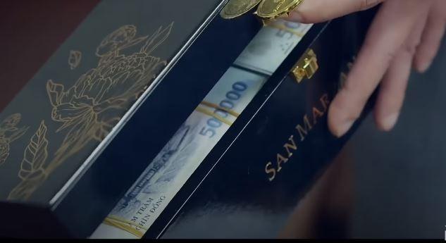 Phân cảnh biếu rượu chống dịch của phim Đấu trí gây sốt trở lại-4