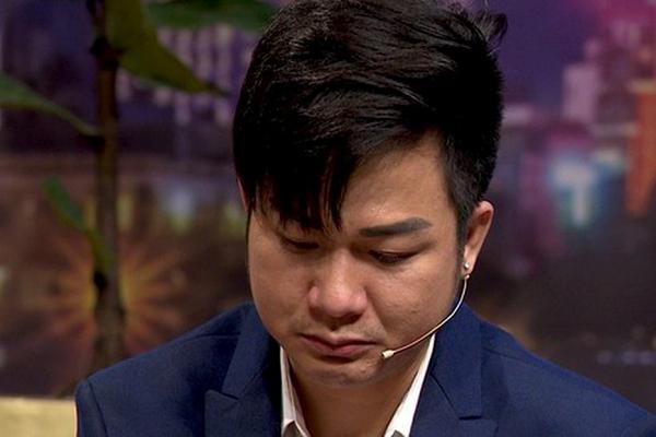 Nam ca sĩ nổi tiếng một thời ăn mặc rách rưới, hát rong tại phố đi bộ-4