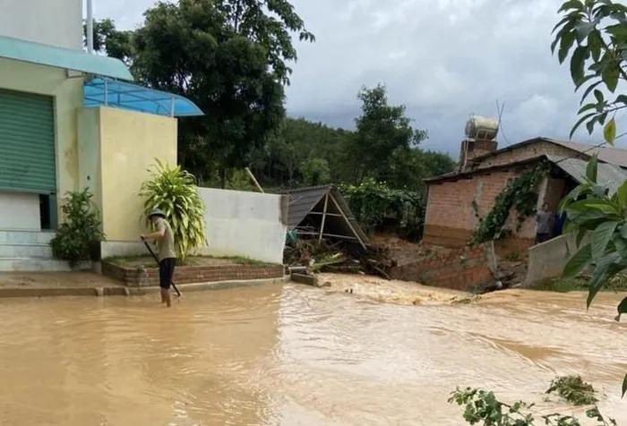 CLIP: Mưa lũ đang gây thiệt hại nặng ở Bắc Tây Nguyên-2