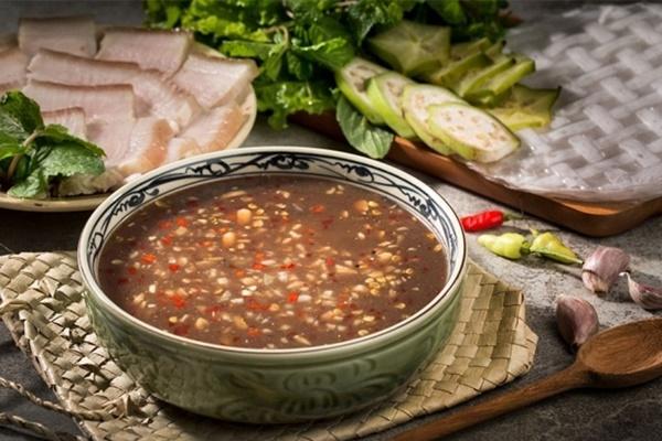 Mầm bệnh nguy hiểm từ rượu pha huyết động vật-1