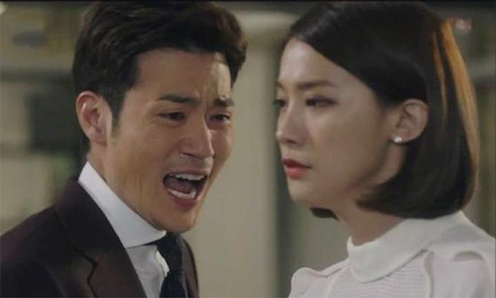 Chồng tôi ghen phát điên khi thấy ảnh vợ mặc váy ngắn đi họp lớp-1