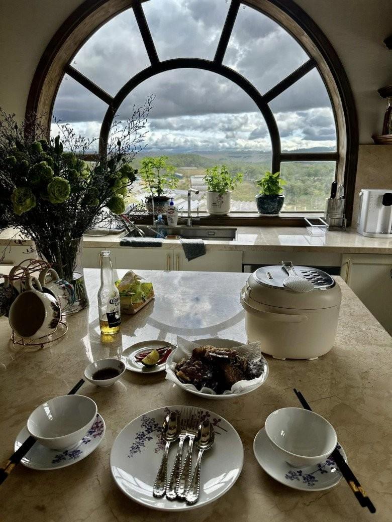 Gây sốc ly hôn chồng kém 10 tuổi sau 1 năm chung nhà, Hoa hậu Thu Hoài từng tiết lộ 2 cơ ngơi sửng sốt-9