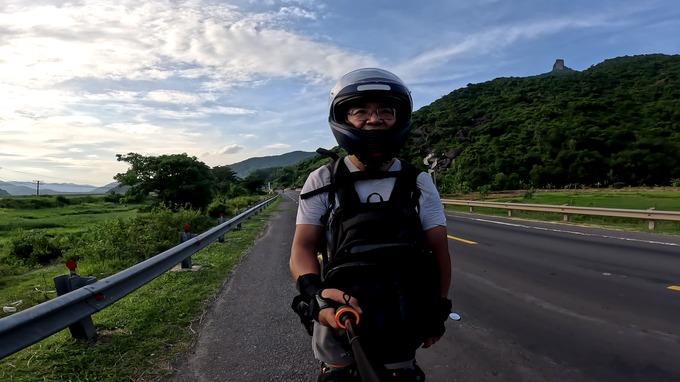 Người đàn ông Pháp phượt Bắc Nam bằng xe một bánh, ở lại Việt Nam nghỉ hưu-2