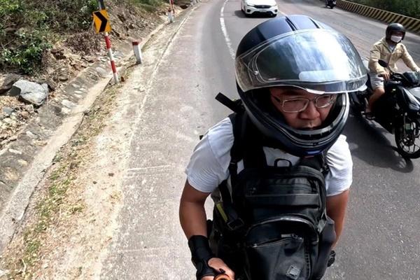 Chàng trai TP.HCM đưa mẹ đi phượt 1.000km, đến Campuchia bằng xe máy-6