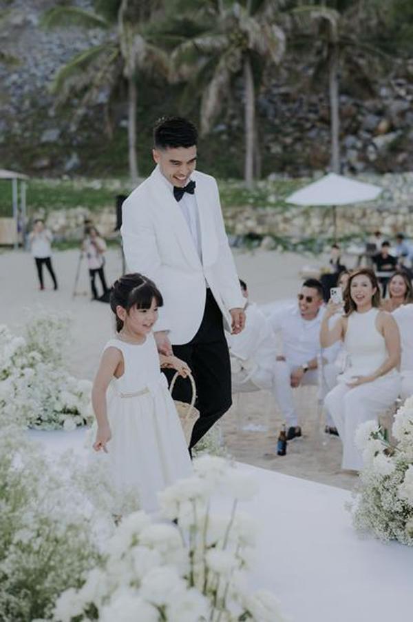 Em trai Hoa hậu Jennifer Phạm cưới vợ: Nhan sắc cô dâu chú rể gây chú ý-1