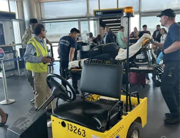 Không có điều hòa, chuyến bay hỗn loạn, nhiều hành khách bất tỉnh-2