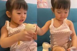 Con gái Đàm Thu Trang - Cường Đô La mới 3 tuổi đã biết phụ mẹ chăm em