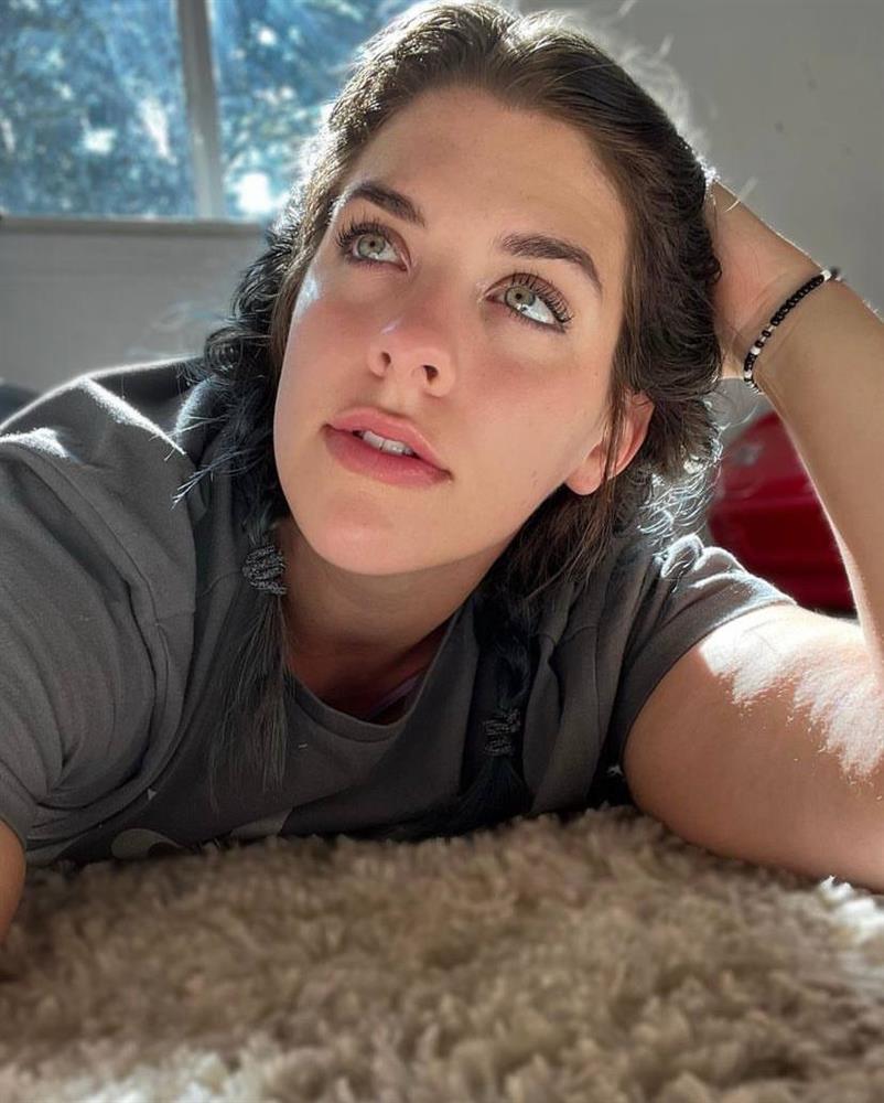 Nổi tiếng vì gương mặt xinh đẹp, cô gái khiến dân mạng ngã ngửa khi công khai ảnh toàn thân-2