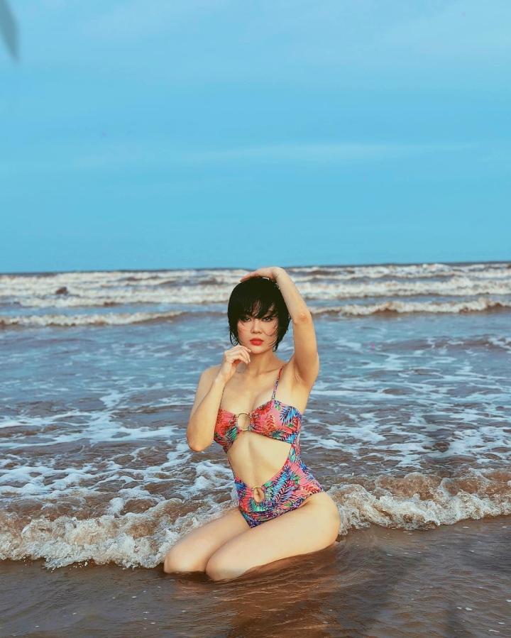 Thoát vai cửu vạn lam lũ, Thanh Hương diện bikini khoe vóc dáng nuột nà-3