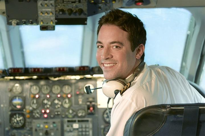 Vì sao phi công không được để râu?-1